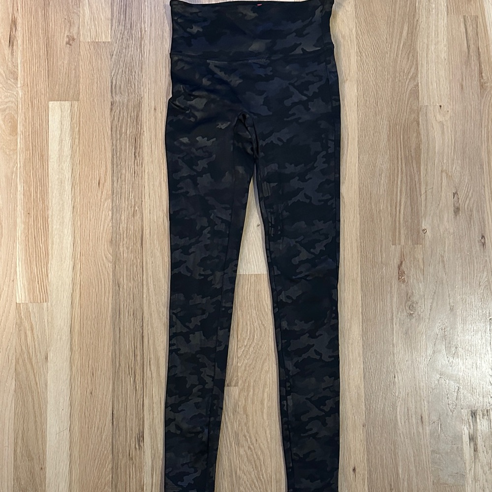 SPANX Women's Black Camouflage Leggings